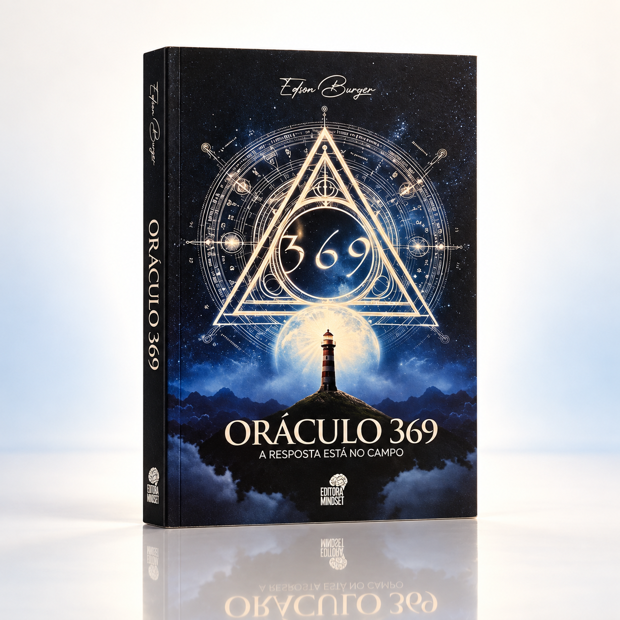 Um exemplar do Oráculo 369 em estúdio, com a capa e seu reflexo.